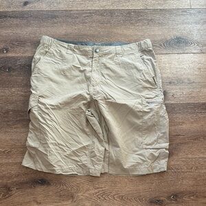 Columbia khaki shorts 38